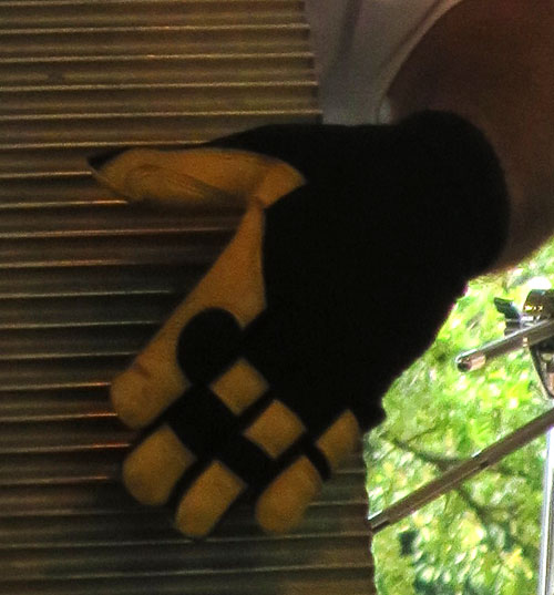 Gloves of a frottoir player