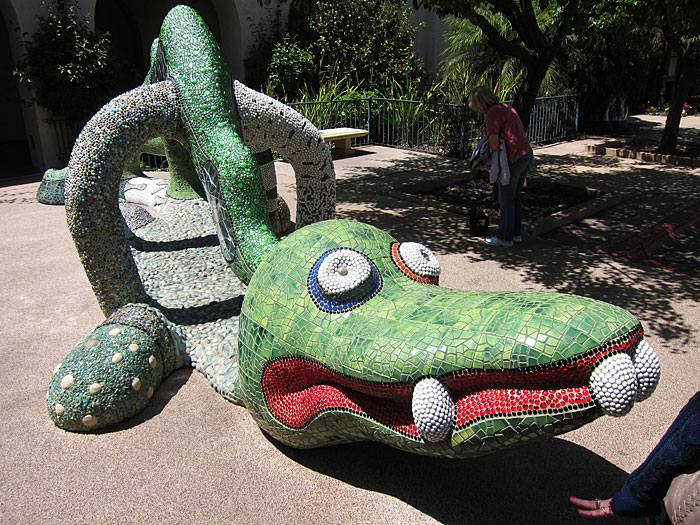 Photo of reptile
sculpture