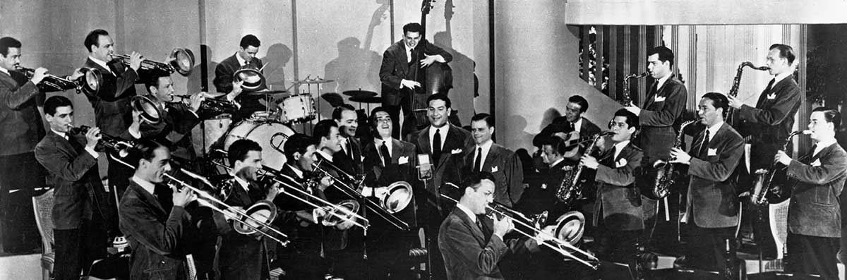 B&W Photo - Glenn Miller & His Orchestra