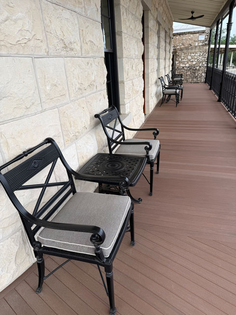 Photo: Emigrant Boutique Hotel - 2nd floor balcony