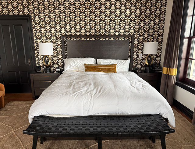 Photo: Emigrant Boutique Hotel - king-size bed in Suite #1