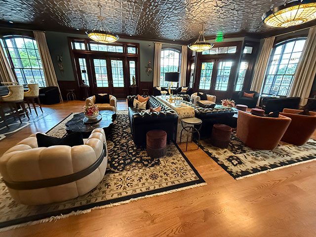 Photo: Emigrant Boutique Hotel lobby