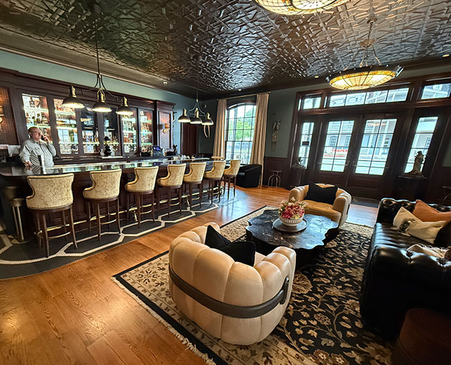 Photo: Emigrant Boutique Hotel lobby and bar