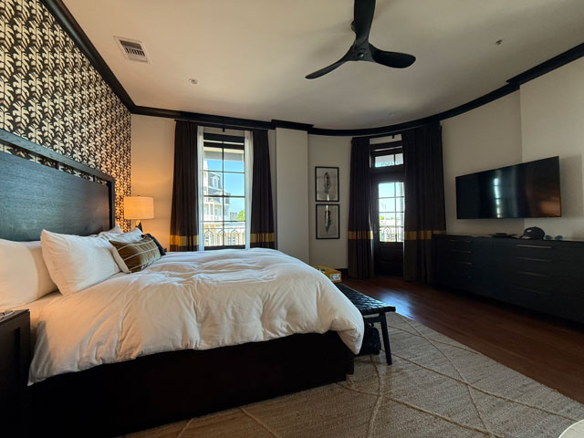 Photo: Emigrant Boutique Hotel - interior view of Suite #1