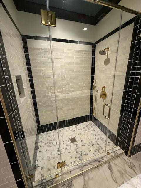 Photo: Emigrant Boutique Hotel - shower in Suite #1
